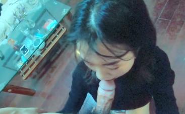 客厅真空上阵！纤细长腿蜜桃臀诱惑扭动 后入视角看湿了 各种姿势等你解锁