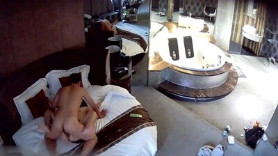 连干两炮！眼镜妹骚叫连连，清晰对白搞笑又淫荡