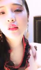 圆脸肉感美女主播在线挑逗网友，风骚入骨的独特直播秀！
