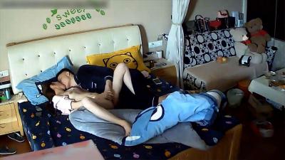 夫妻私密自拍！老公狂操嫩穴高潮实录