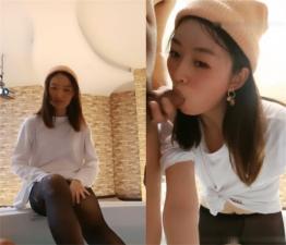 黄帽辣妹酒店双人激战，开裆黑丝口交后入骑乘，狂野猛操高潮迭起！