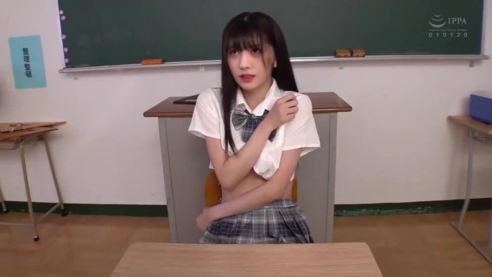 【AI换脸】鞠婧祎绝美JK造型遭轮番欺负 教室课桌下同学疯狂输出娇喘喷水