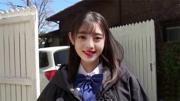 AI鞠婧祎骚货女友：一日沉浸式操逼体验