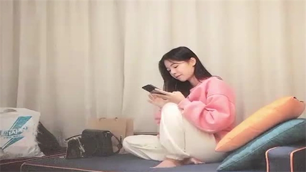 大屌哥网约极品清纯外围嫩妹，激情双飞一夜狂欢