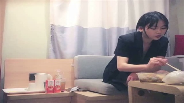 91沈先生 校花级苗条身材被平台第一巨屌爆操到潮喷