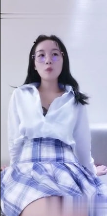 浴湿诱惑：骚气女主播梦儿与柒夜寻花湿身激战 从浴室硬到床上一镜到底