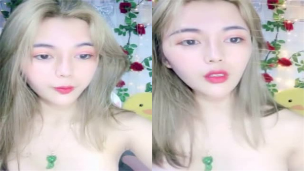 极品清纯学生妹发骚 巨乳翘臀任操 高颜值小骚货跪求内射